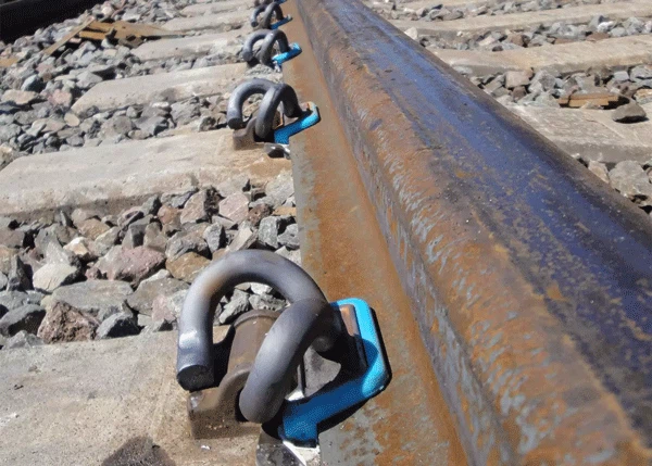 E2039 elastic rail clip application E2039 elastic rail clip application